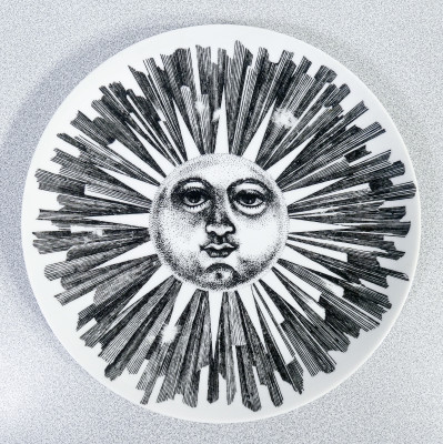 Set di sei piatti, design Piero FORNASETTI serie Soli e Lune. Milano, Anni 70