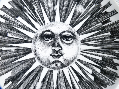 Set di sei piatti, design Piero FORNASETTI serie Soli e Lune. Milano, Anni 70