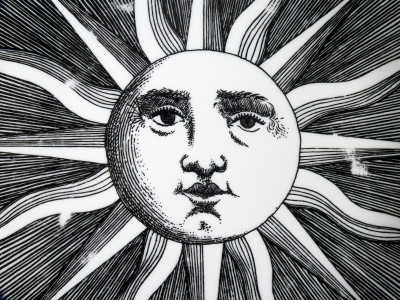Set di sei piatti, design Piero FORNASETTI serie Soli e Lune. Milano, Anni 70