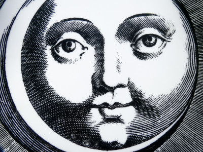 Set di sei piatti, design Piero FORNASETTI serie Soli e Lune. Milano, Anni 70