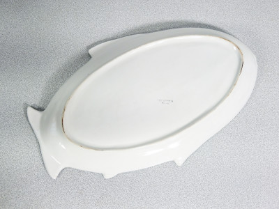 Servizio di piatti a forma di pesce realizzato in ceramica dipinta a mano dai f.lli MENNELLA. Ischia