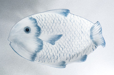 Servizio di piatti a forma di pesce realizzato in ceramica dipinta a mano dai f.lli MENNELLA. Ischia