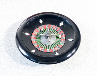 Set da gioco in elegante scatola in legno Art Decò. Italia, Novecento