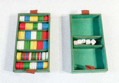 Set da gioco in elegante scatola in legno Art Decò. Italia, Novecento
