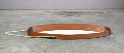 Specchio con cornice ovale in legno. Design scandinavo, Anni 70