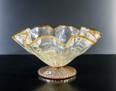 Vaso centrotavola in vetro soffiato policromo di Murano. Maestri Vetrai. Italia, Anni 70