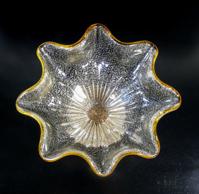 Vaso centrotavola in vetro soffiato policromo di Murano. Maestri Vetrai. Italia, Anni 70