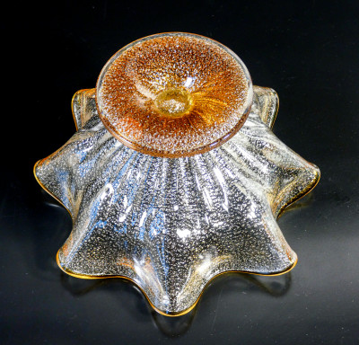 Vaso centrotavola in vetro soffiato policromo di Murano. Maestri Vetrai. Italia, Anni 70