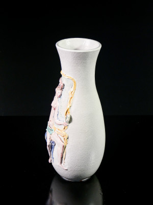 Vaso in terracotta con figura femminile in bassorilievo, firma Marcello FANTONI. Italia, Anni 50