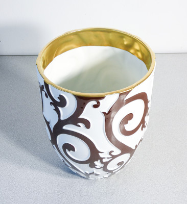 Vaso e piatto in porcellana collezione Palace, design Gian Battista VANNOZZI per RICHARD GINORI. Italia, Anni 90