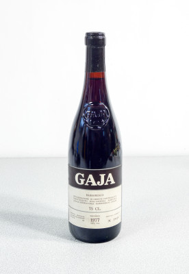 Bottiglia di vino Barbaresco DOC di Angelo GAJA, annata 1977. Bottiglia numerata n. 19624. Barbaresco, 1977