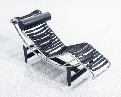 Modellino della chaise longue LC4. Design LE CORBUSIER, JEANNERET, PERRIAND per Cassina. Italia