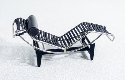 Modellino della chaise longue LC4. Design LE CORBUSIER, JEANNERET, PERRIAND per Cassina. Italia