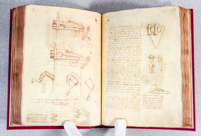 Edizione in facsimile del CODICE MADRID I & II di Leonardo da Vinci, con studi e commentari. Numerato 887/2910. Madrid, 2009