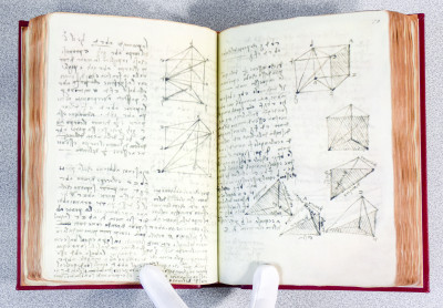 Edizione in facsimile del CODICE MADRID I & II di Leonardo da Vinci, con studi e commentari. Numerato 887/2910. Madrid, 2009