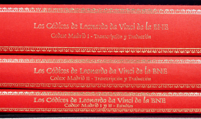 Edizione in facsimile del CODICE MADRID I & II di Leonardo da Vinci, con studi e commentari. Numerato 887/2910. Madrid, 2009