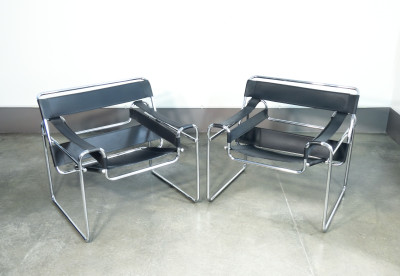 Coppia di sedie Wassily, design Marcel BREUER in metallo cromato e cuoio. Riedizione anni 70