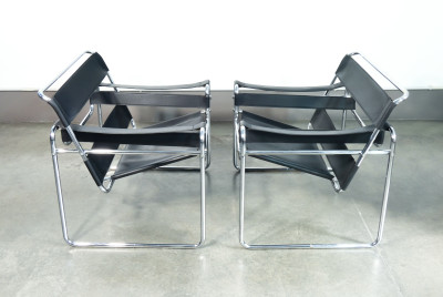 Coppia di sedie Wassily, design Marcel BREUER in metallo cromato e cuoio. Riedizione anni 70