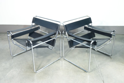 Coppia di sedie Wassily, design Marcel BREUER in metallo cromato e cuoio. Riedizione anni 70
