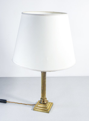 Lampada da tavolo con corpo in ottone in stile Neoclassico. Anni 40/50