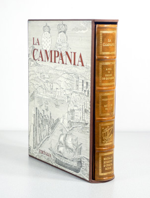 Volume da collezione LA CAMPANIA, Edizioni d'Italia - Editalia, a cura di Enrico de Giovanni e Michele Prisco, riccamente illustrato, con copertina in cuoio sblazato. Esemplare 389. Italia, 1985