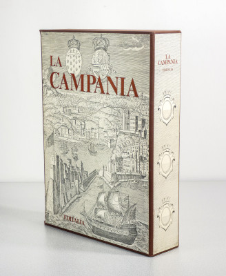 Volume da collezione LA CAMPANIA, Edizioni d'Italia - Editalia, a cura di Enrico de Giovanni e Michele Prisco, riccamente illustrato, con copertina in cuoio sblazato. Esemplare 389. Italia, 1985