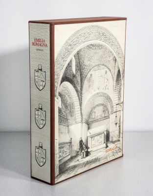 Volume da collezione EMILIA ROMAGNA, Edizioni d'Italia - Editalia, a cura di Libero Dosi e Massimo Grillandi, riccamente illustrato, con copertina in cuoio sblazato. Esemplare 570. Italia, 1986