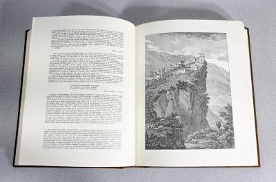 Volume da collezione EMILIA ROMAGNA, Edizioni d'Italia - Editalia, a cura di Libero Dosi e Massimo Grillandi, riccamente illustrato, con copertina in cuoio sblazato. Esemplare 570. Italia, 1986