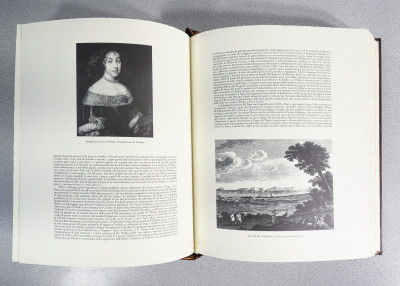 Volume da collezione I MEDICI e gli ASBURGO LORENA, Edizioni d'Italia - Editalia, a cura di Arrigo Pecchioli, riccamente illustrato, con copertina in cuoio sblazato. Esemplare 485/2499. Italia, 1991