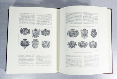 Volume da collezione I MEDICI e gli ASBURGO LORENA, Edizioni d'Italia - Editalia, a cura di Arrigo Pecchioli, riccamente illustrato, con copertina in cuoio sblazato. Esemplare 485/2499. Italia, 1991