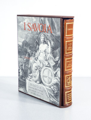 Volume da collezione I SAVOIA, Edizioni d'Italia - Editalia, a cura di Arrigo Pecchioli, riccamente illustrato, con copertina in cuoio sblazato. Esemplare 364/2499. Italia, 1991