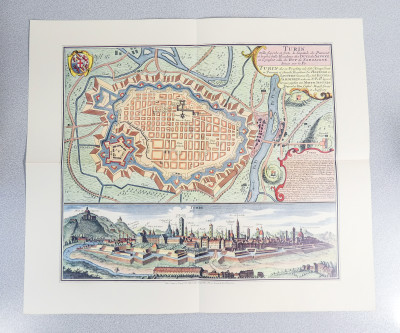 Volume da collezione TORINO, Edizioni d'Italia - Editalia, a cura di Arturo Barberis e Ezio Gianotti, riccamente illustrato, con copertina in cuoio sblazato. Esemplare 1016/1999. Italia, 1978