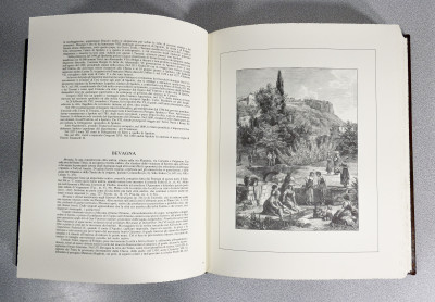 Volume da collezione UMBRIA, Edizioni d'Italia - Editalia, a cura di Arrigo Pecchioli e Luciano Radi, riccamente illustrato, con copertina in cuoio sblazato. Esemplare 750. Italia, 1989