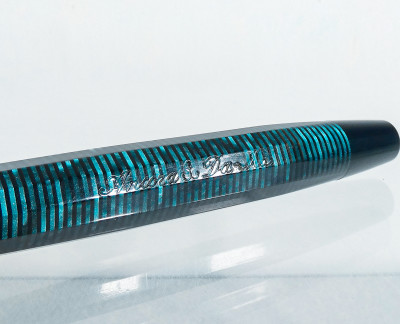 Penna stilografica ANCORA serie Da-Ma in celluloide anellata e finiture in metallo laminato in oro. Italia, Anni 30