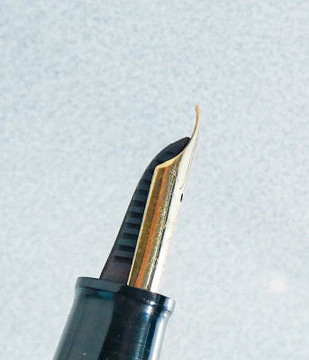 Penna stilografica ANCORA serie Da-Ma in celluloide anellata e finiture in metallo laminato in oro. Italia, Anni 30