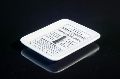 ?? PIATTINO PORTACENERE DESIGN PIERO FORNASETTI MILANO CERAMICA HEAVY VEHICLES