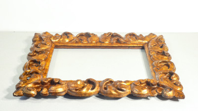 Dipinto a olio su tela, Prelato in bella cornice barocca Luigi XIV, dorata in foglia oro. 1700/1800