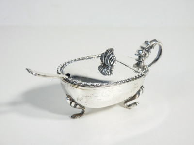 Saliera e pepiera da tavola in argento 800, con cucchiaini. Italia, Metà Novecento