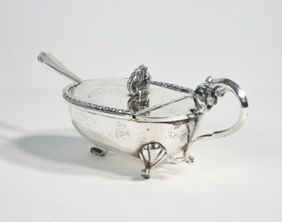 Saliera e pepiera da tavola in argento 800, con cucchiaini. Italia, Metà Novecento