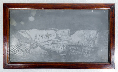 Scatola in legno con lastra litografica dell'opera di Tino AIME Notturno sulla Langa, inserita nel coperchio. Italia, Anni 70
