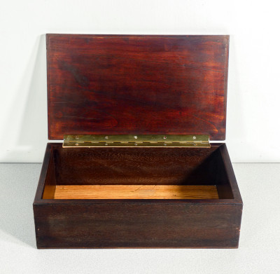 Scatola in legno con lastra litografica dell'opera di Tino AIME Notturno sulla Langa, inserita nel coperchio. Italia, Anni 70