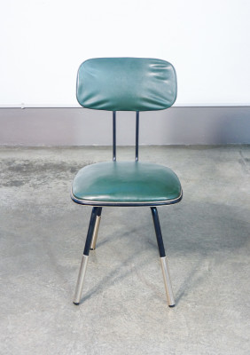Scrivania da bambino con tre cassetti e sedia, design di Umberto MASCAGNI. Italia, Anni 50