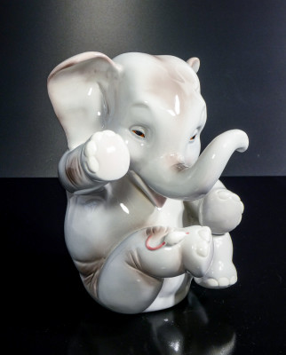 Scultura in ceramica di Helen Konig SCAVINI per LENCI, Elefante con topolino. Torino Italia, Anni 30