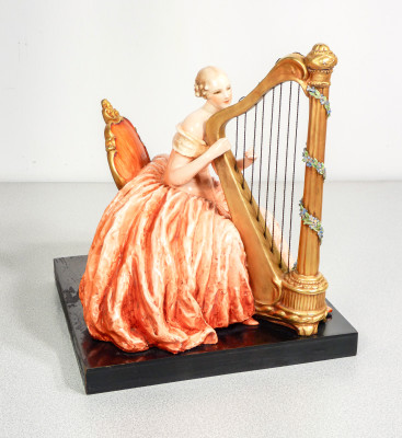 Scultura in ceramica dipinta e smaltata, firmata Guido CACCIAPUOTI. Arpista. Italia, Anni 30/40