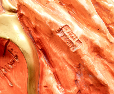 Scultura in ceramica dipinta e smaltata, firmata Guido CACCIAPUOTI. Arpista. Italia, Anni 30/40