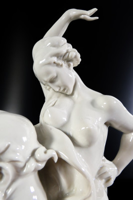 Gruppo scultoreo in porcellana firmata Giuseppe CAPPÉ Ratto delle Sabine. Italia, Anni 60