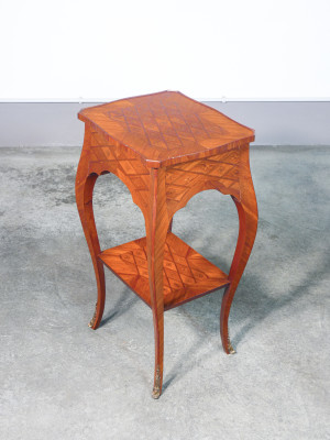 Tavolino gueridon stile NAPOLEONE III con cassettino e ripiano estraibile, in legno intasiato. Novecento