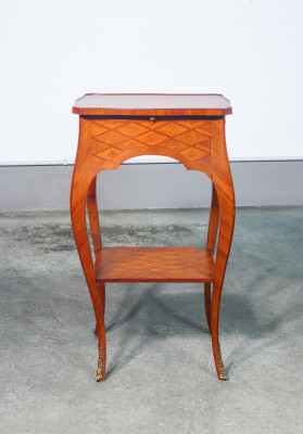 Tavolino gueridon stile NAPOLEONE III con cassettino e ripiano estraibile, in legno intasiato. Novecento