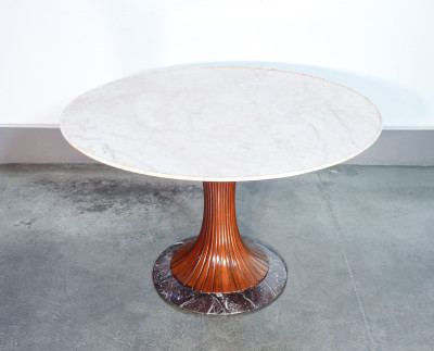 Tavolo da pranzo design Vittorio DASSI in legno e marmo. Italia, Anni 50