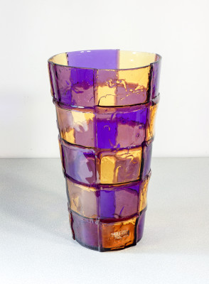 Vaso in resina policroma Bamboo della serie Lezioni, design di Enzo MARI per CORSI. Italia, 2012